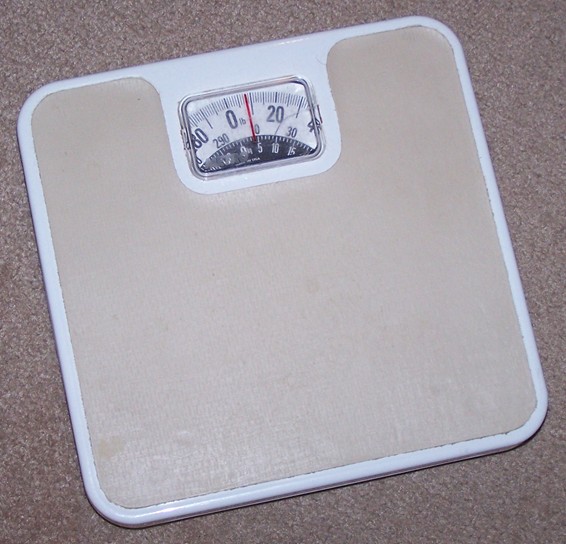 "Bathroom Scale" by Angelsharum - Own work. Licensed under CC BY-SA 3.0 via Wikimedia Commons.